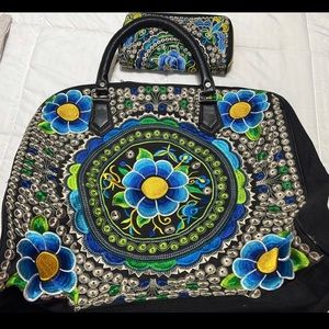 Embroidered weekend bag with wallet